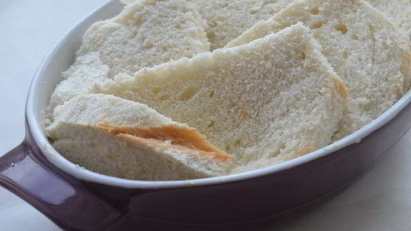 хлебный яблочный пудинг с белым шоколадом