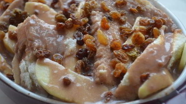 хлебный яблочный пудинг с белым шоколадом