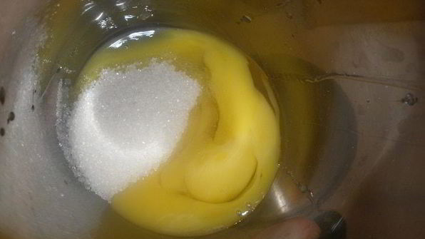 классический английский рисовый пудинг с изюмом