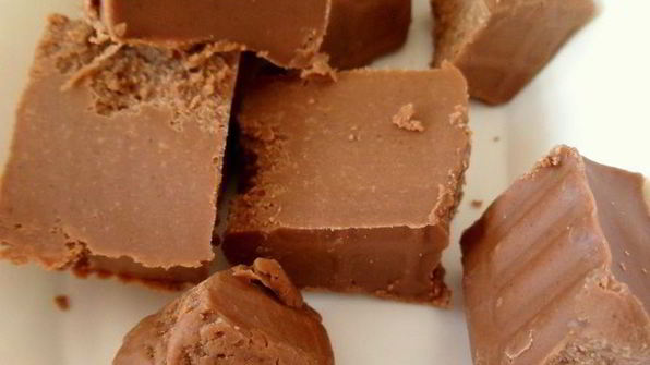 домашние конфеты из макадамии, нуги, марципана и шоколада