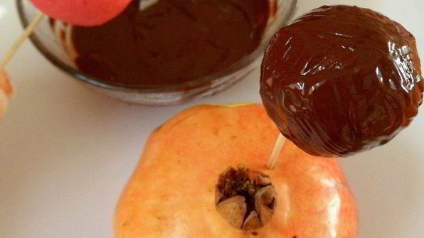 домашние конфеты из макадамии, нуги, марципана и шоколада