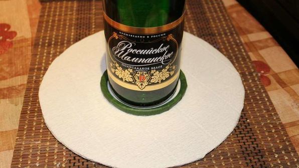 елка из шампанского и конфет