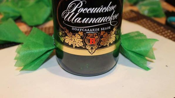 елка из шампанского и конфет