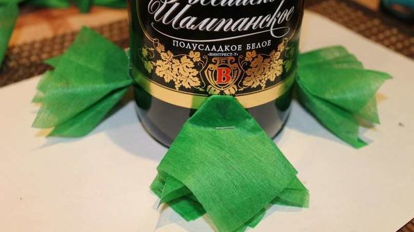 елка из шампанского и конфет