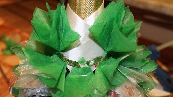 елка из шампанского и конфет