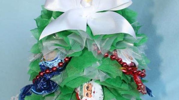 елка из шампанского и конфет