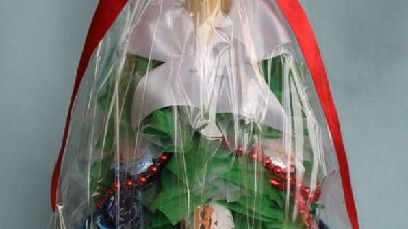 елка из шампанского и конфет