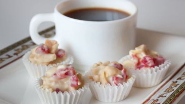 конфеты из миндаля и белого шоколада