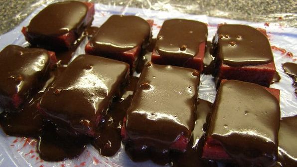 конфеты малиновые поцелуйчики