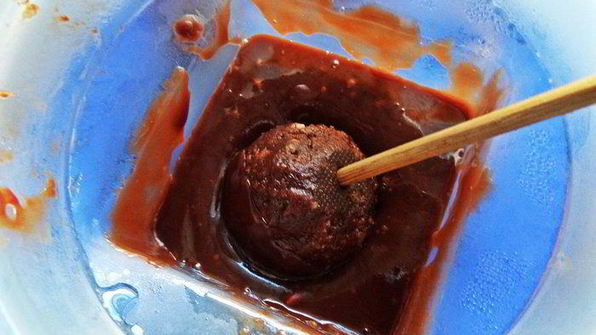 конфеты с шоколадом и ликером