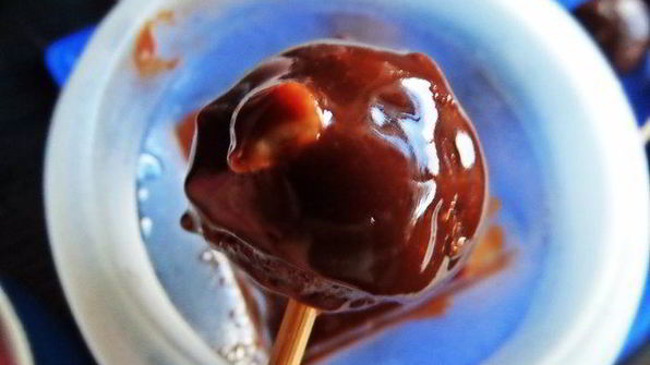 конфеты с шоколадом и ликером