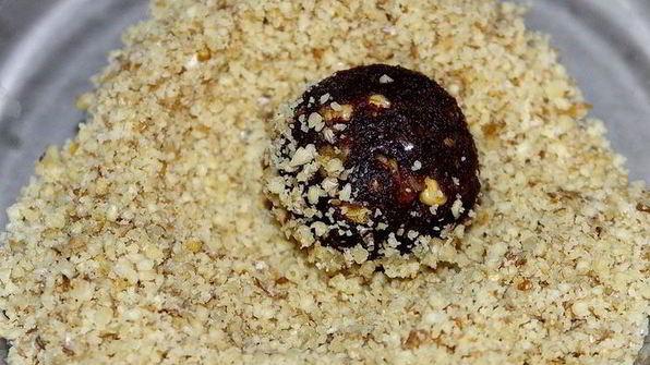 конфеты шоколадные с грецкими орехами и миндальным ликером