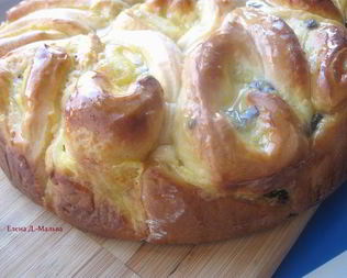 Бриошь с кусочками шоколада и кремом Патисьер