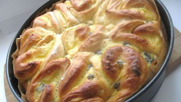 бриошь с кусочками шоколада и кремом патисьер