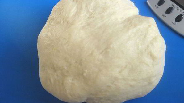 бриошь с кусочками шоколада и кремом патисьер