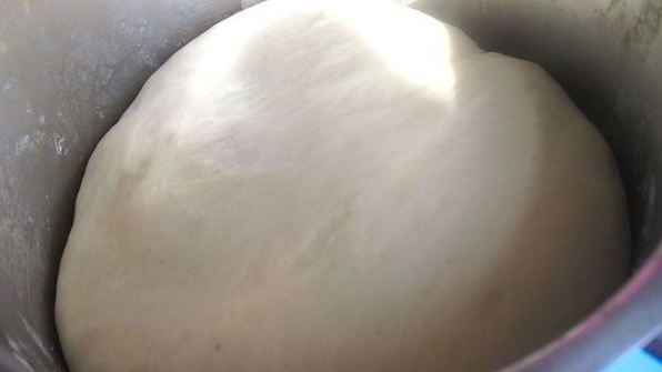 бриошь с кусочками шоколада и кремом патисьер