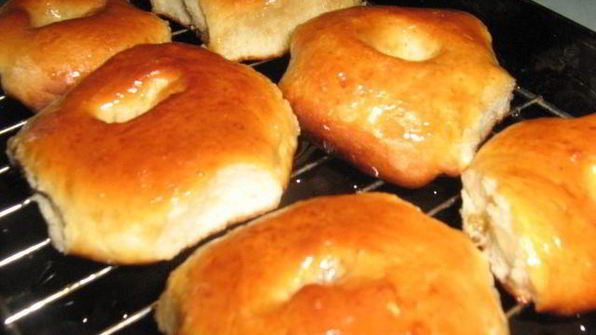 булочки с кремом в ромовой глазури