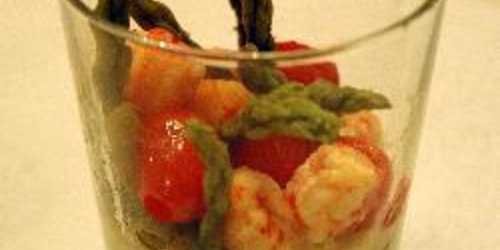 Рецепт королевских креветок со спаржей в креманках