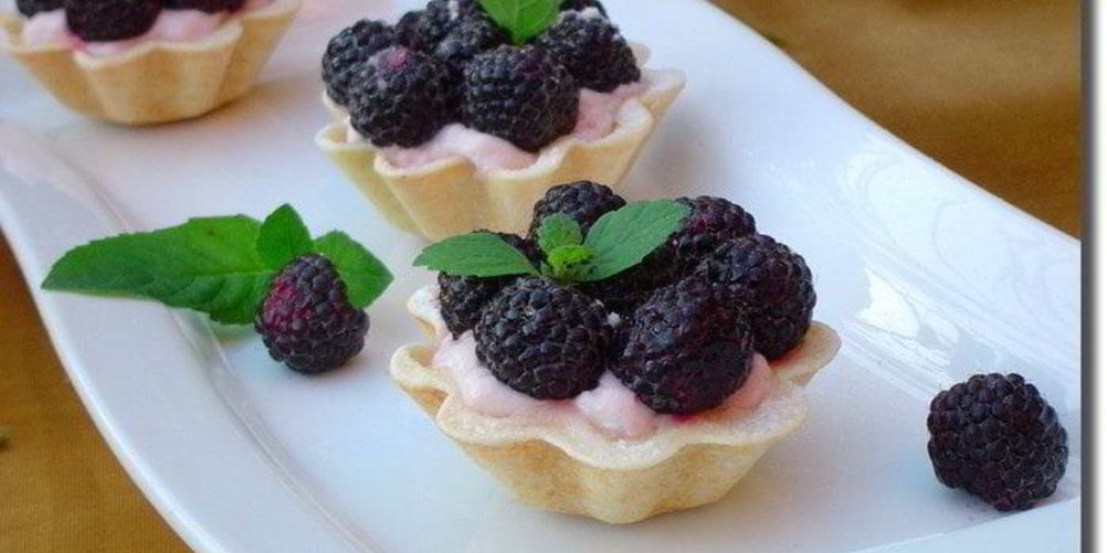Рецепт корзинок с йогуртовым кремом и ежевикой
