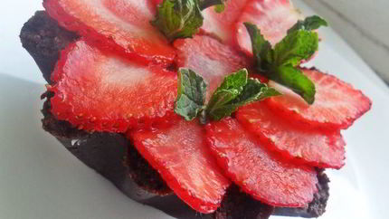 Корзиночки с шоколадным кремом и клубникой