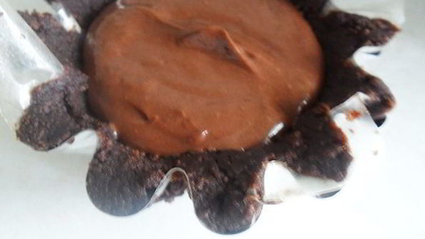 корзиночки с шоколадным кремом и клубникой