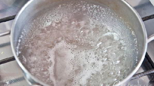 летний ананасовый десерт с кремом из йогурта и лимонным тимьяном