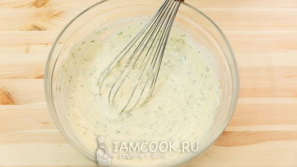 мини-блинчики с семгой и сметанным кремом