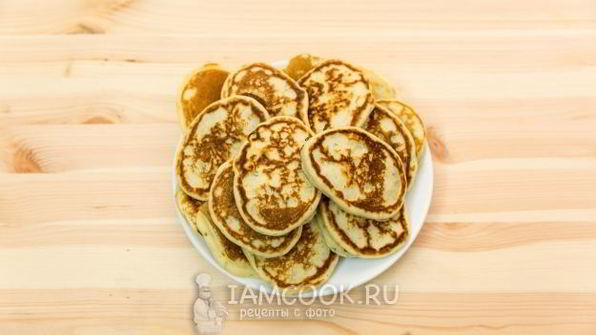 мини-блинчики с семгой и сметанным кремом