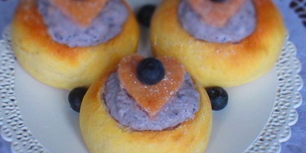 Рецепт мини-бриошей с творожно-черничным кремом