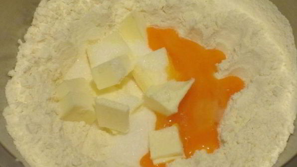 мини-бриоши с творожно-черничным кремом