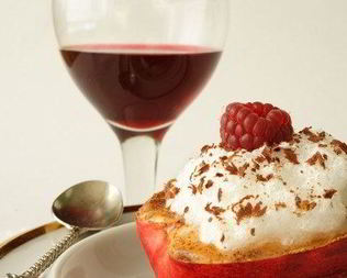 Яблоки под белковым кремом