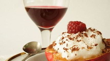 Яблоки под белковым кремом