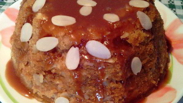 миндальный пудинг с карамельным соусом