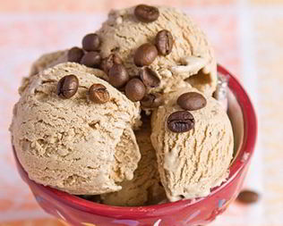 Бананово-творожное мороженое с финиками