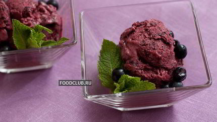 Черничное мороженое со сгущенкой