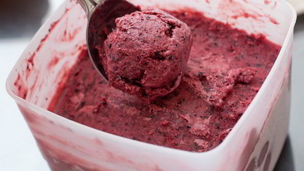 черничное мороженое со сгущенкой