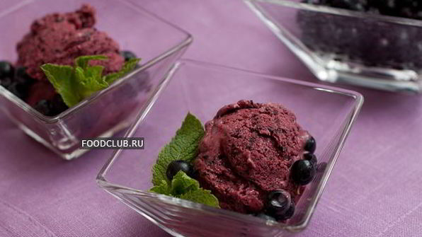 черничное мороженое со сгущенкой