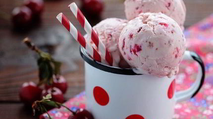 Домашнее мороженое Вишня в йогурте