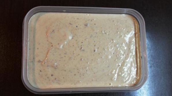 грушевое мороженое с голубым сыром и грецкими орехами