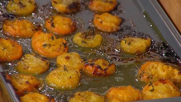 йогуртовое мороженое с запеченными абрикосами