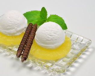 Кокосовое мороженое с ананасом