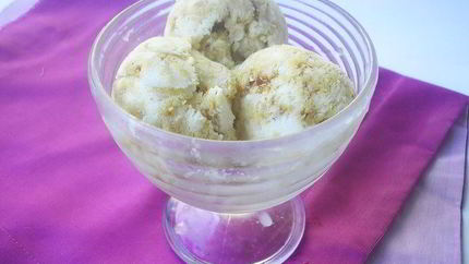 Мороженое на вьетнамском йогурте с грильяжем