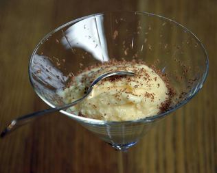 Мороженое с белым шоколадом