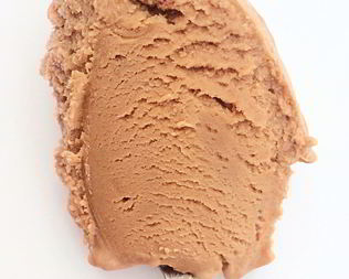 Мороженое с нутеллой и кусочками конфет Ферреро Роше