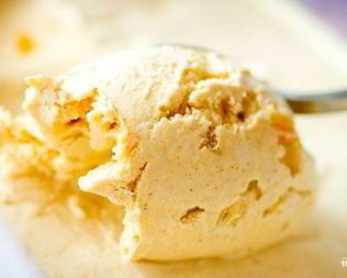 Мороженое с орехами