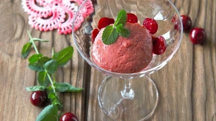 Мороженое Вишенка