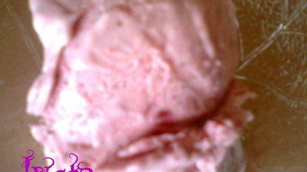 Сливочно-клубничное мороженое