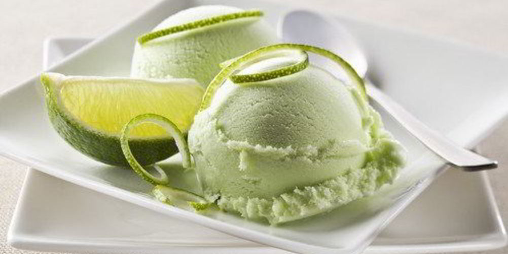 Рецепт зеленого мороженого из авокадо с текилой
