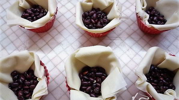 хрустящие чашечки с муссом из печени трески