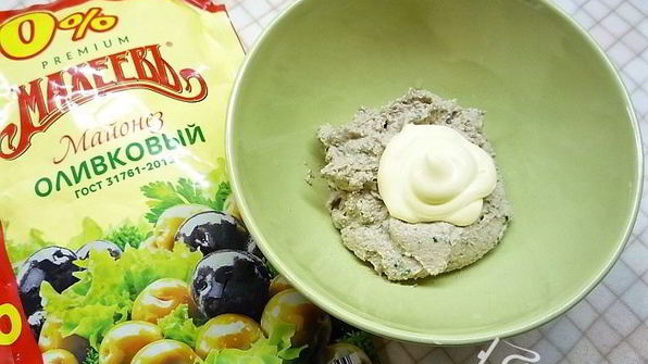 хрустящие чашечки с муссом из печени трески